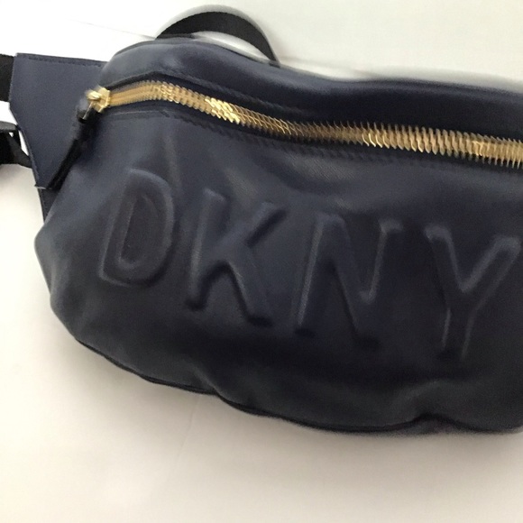 DKNY Tilley Logo Fanny Pack - Picture 2 of 3